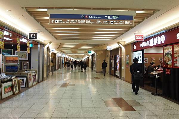 【百吃成仙】日本.名古屋❤Esca新幹線地下街@人氣傳統烏冬