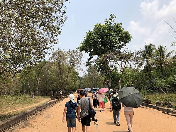 【仙蹤】柬埔寨．暹粒❤吳哥窟遺跡(二) 最美麗的頹垣斷壁．隱