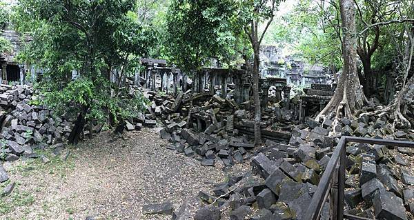 【仙蹤】柬埔寨．暹粒❤吳哥窟遺跡(二) 最美麗的頹垣斷壁．隱