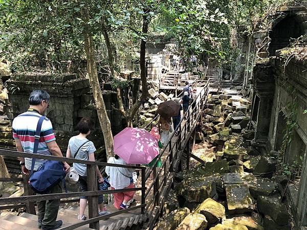 【仙蹤】柬埔寨．暹粒❤吳哥窟遺跡(二) 最美麗的頹垣斷壁．隱