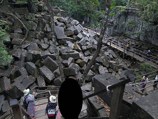 【仙蹤】柬埔寨．暹粒❤吳哥窟遺跡(二) 最美麗的頹垣斷壁．隱