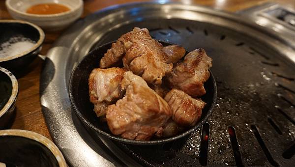 【仙蹤】韓國首爾．新設洞❤必點像牛扒一樣厚切的豬五花肉．經常