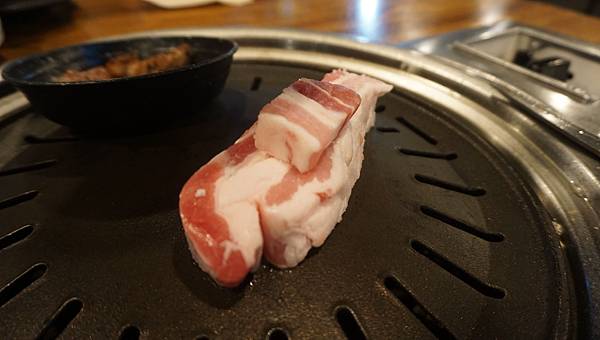 【仙蹤】韓國首爾．新設洞❤必點像牛扒一樣厚切的豬五花肉．經常