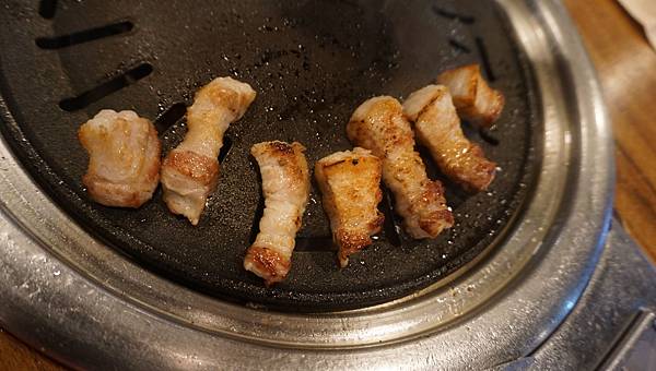 【仙蹤】韓國首爾．新設洞❤必點像牛扒一樣厚切的豬五花肉．經常