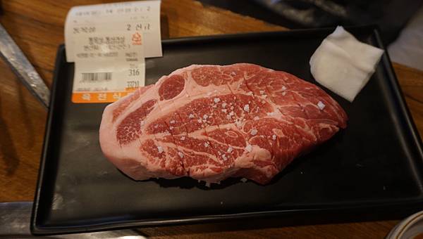 【仙蹤】韓國首爾．新設洞❤必點像牛扒一樣厚切的豬五花肉．經常