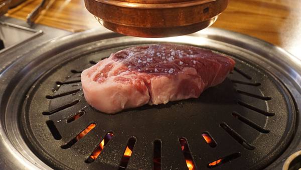 【仙蹤】韓國首爾．新設洞❤必點像牛扒一樣厚切的豬五花肉．經常