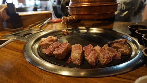 【仙蹤】韓國首爾．新設洞❤必點像牛扒一樣厚切的豬五花肉．經常