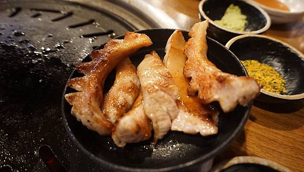 【仙蹤】韓國首爾．新設洞❤必點像牛扒一樣厚切的豬五花肉．經常