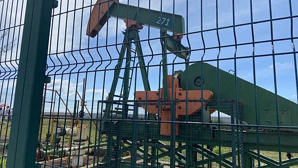 【仙蹤】汶萊❤鑽探石油的油田長怎樣？．紀念陸上油田已生產十億