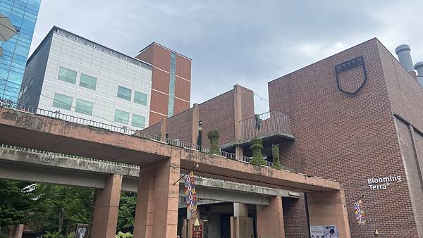 【仙蹤】韓國首爾.聖水❤召喚文青貼紙迷.舊工廠改建的複合文化 【仙蹤】韓國首爾.聖水❤召喚文青貼紙迷.舊工廠改建的複合文化