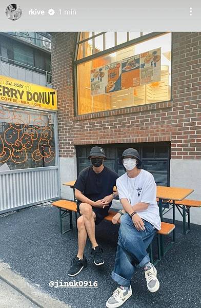 【BTS❤防彈遊記】韓國.首爾❤南俊與演員李陣郁相聚合照的同 【BTS❤防彈遊記】韓國.首爾❤南俊與演員李陣郁相聚合照的同