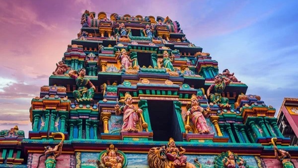 depositphotos_366053018-stock-photo-detail-gopuram-entrance-hindu-mariamman - 複製