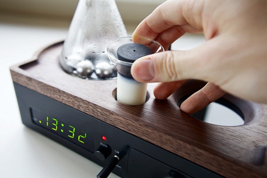 barisieur-alarm-clock-and-coffee-brewer-joshua-renouf-designboom-06.jpg