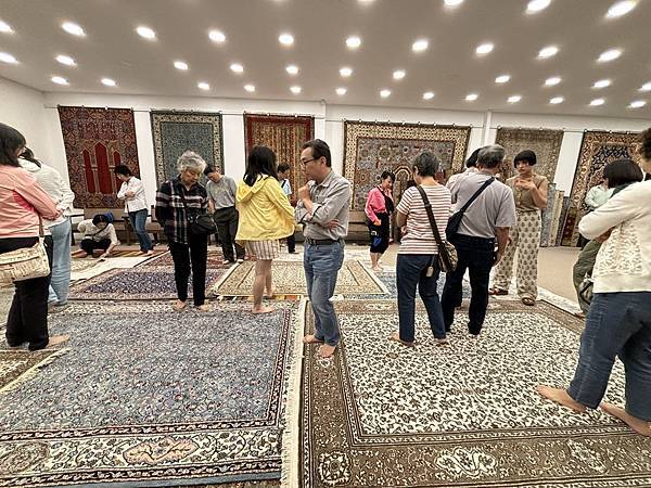 土耳其之旅(三) 熱氣球. 地毯工廠. 凱馬克利地下城. 駱