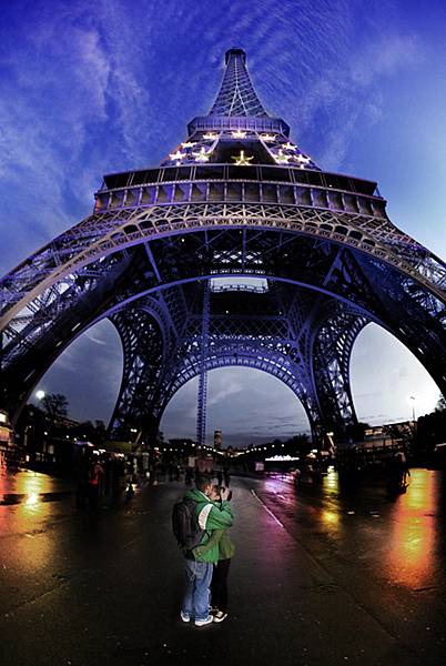 christmas_in_paris_by_gilad.jpg