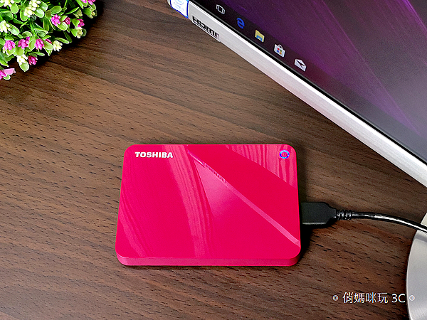 TOSHIBA Canvio Advance V9 1TB USB 3.0 2.5 吋外接式行動硬碟開箱 (1).png