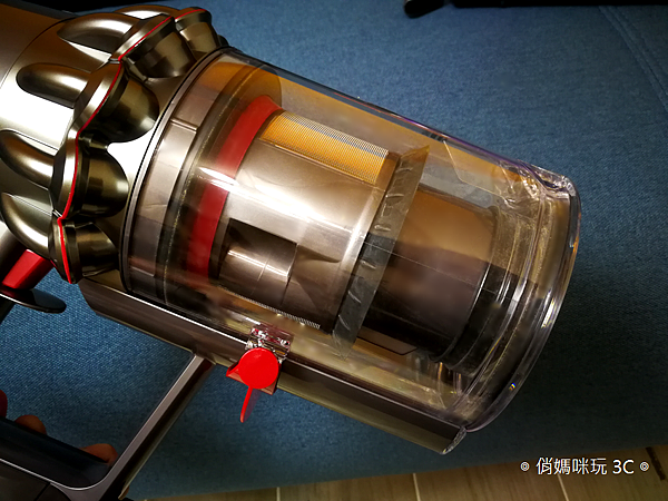 Dyson Cyclone V10 開箱(俏媽咪) (22).png