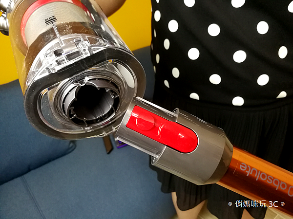 Dyson Cyclone V10 開箱(俏媽咪) (21).png