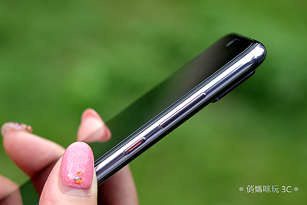 HUAWEI P20 Pro 開箱 (俏媽咪玩 3C) (17).png