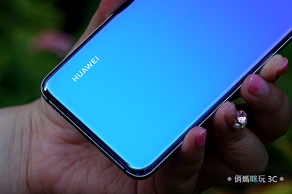 HUAWEI P20 Pro 開箱 (俏媽咪玩 3C) (3).png