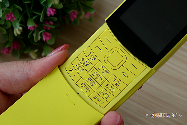 NOKIA 8110 4G 版開箱(俏媽咪玩3C) (8).png