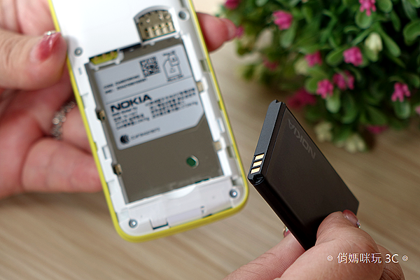 NOKIA 8110 4G 版開箱(俏媽咪玩3C) (14).png