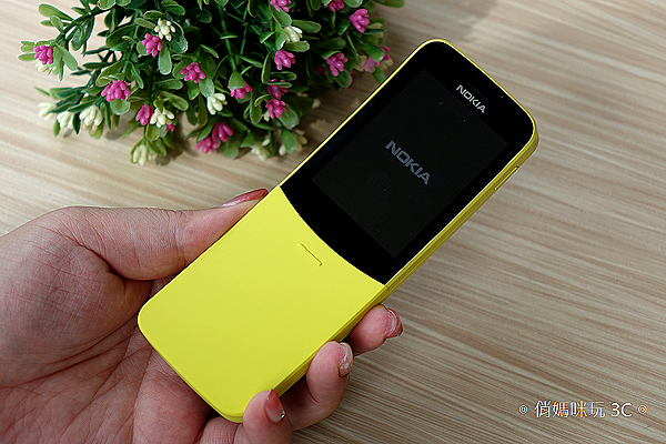 NOKIA 8110 4G 版開箱(俏媽咪玩3C) (15).png