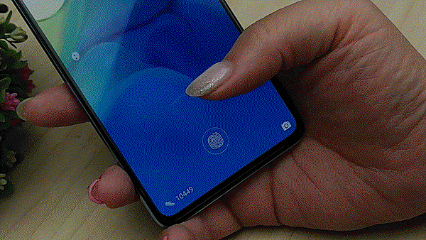 HUAWEI P30 指紋辨識 (俏媽咪玩 3C).gif