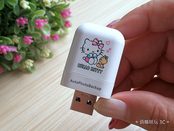 PhotoFast AutoPhotoBackup 備份方塊  Hello Kitty 授權版開箱 (俏媽咪玩 3C) (9).png