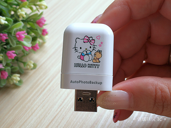 PhotoFast AutoPhotoBackup 備份方塊  Hello Kitty 授權版開箱 (俏媽咪玩 3C) (10).png