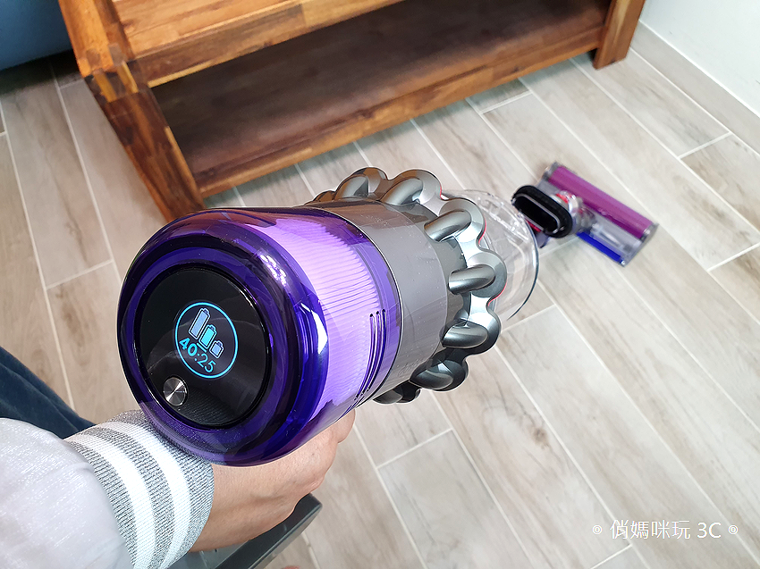 戴森 Dyson V11 Absolute+ 無線吸塵器開箱 (俏媽咪玩 3C) (33).png