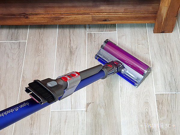 戴森 Dyson V11 Absolute+ 無線吸塵器開箱 (俏媽咪玩 3C) (34).png