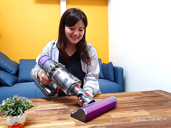 戴森 Dyson V11 Absolute+ 無線吸塵器開箱 (俏媽咪玩 3C) (42).png