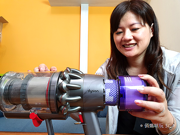 戴森 Dyson V11 Absolute+ 無線吸塵器開箱 (俏媽咪玩 3C) (47).png