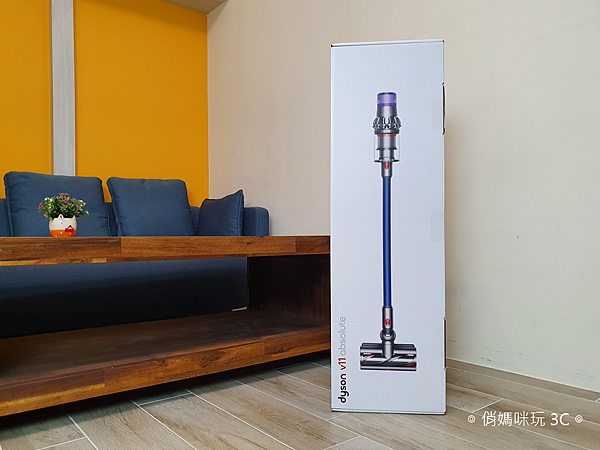 戴森 Dyson V11 Absolute+ 無線吸塵器開箱 (俏媽咪玩 3C) (2).png