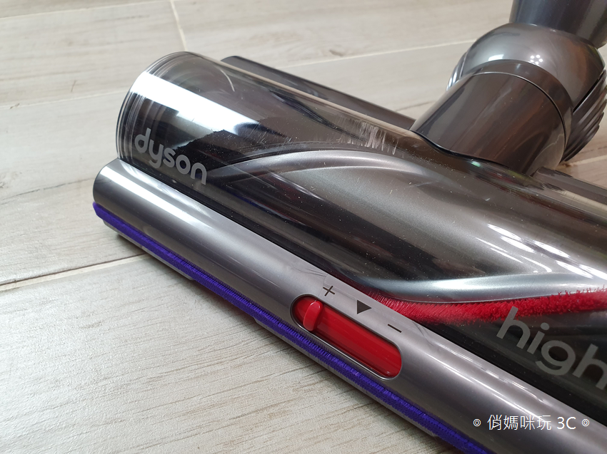 戴森 Dyson V11 Absolute+ 無線吸塵器開箱 (俏媽咪玩 3C) (7).png