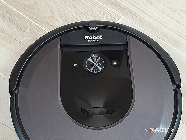 iRobot Roomba i7+ 掃地機器人開箱 (俏媽咪玩 3C) (5).png