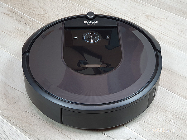 iRobot Roomba i7+ 掃地機器人開箱 (俏媽咪玩 3C) (6).png