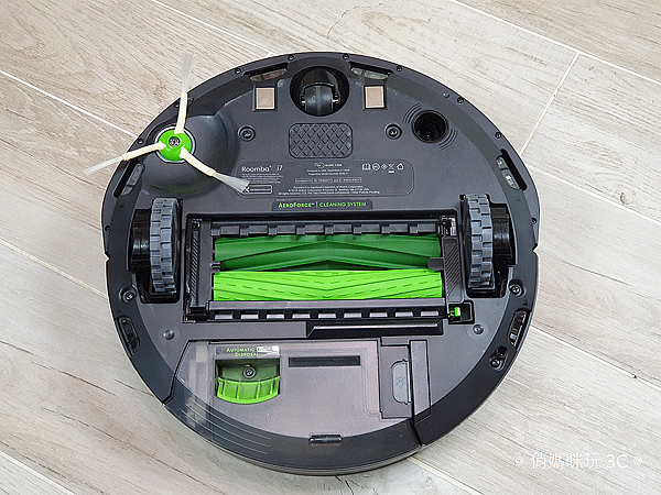 iRobot Roomba i7+ 掃地機器人開箱 (俏媽咪玩 3C) (13).png