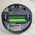 iRobot Roomba i7+ 掃地機器人開箱 (俏媽咪玩 3C) (13).png