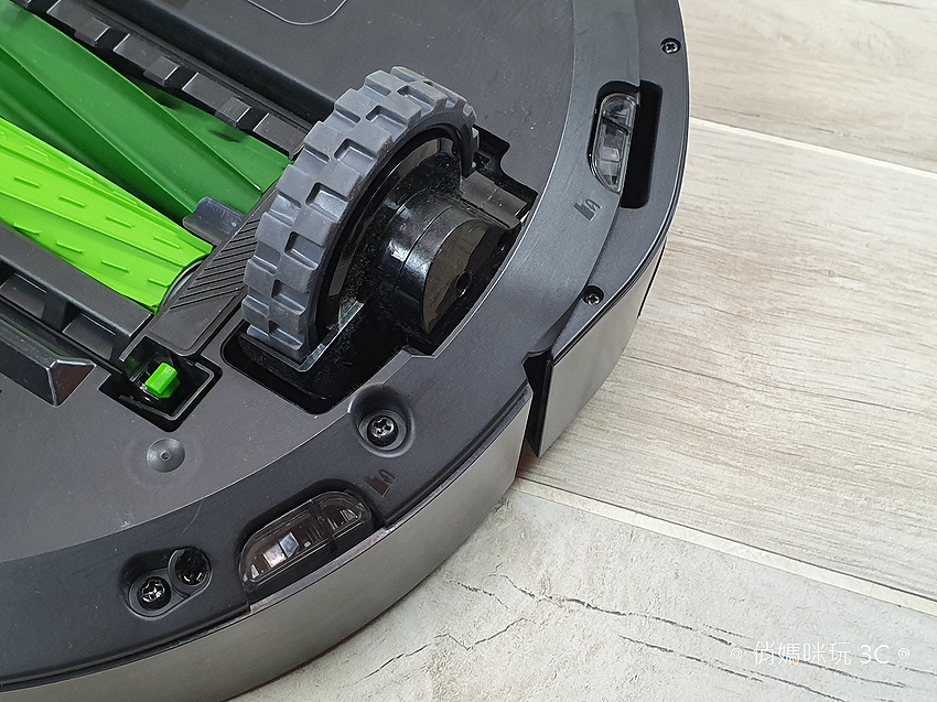 iRobot Roomba i7+ 掃地機器人開箱 (俏媽咪玩 3C) (16).png