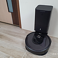 iRobot Roomba i7+ 掃地機器人開箱 (俏媽咪玩 3C) (24).png