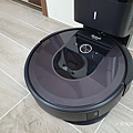 iRobot Roomba i7+ 掃地機器人開箱 (俏媽咪玩 3C) (25).png