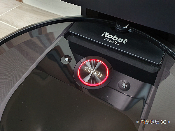 iRobot Roomba i7+ 掃地機器人開箱 (俏媽咪玩 3C) (26).png