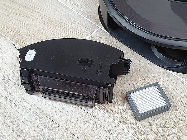 iRobot Roomba i7+ 掃地機器人開箱 (俏媽咪玩 3C) (27).png