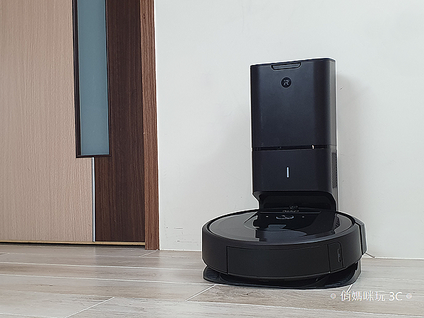 iRobot Roomba i7+ 掃地機器人開箱 (俏媽咪玩 3C) (31).png