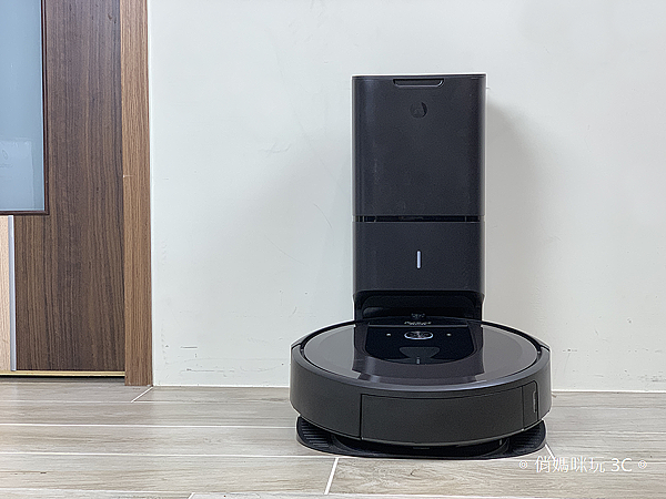 iRobot Roomba i7+ 掃地機器人開箱 (俏媽咪玩 3C) (34).png