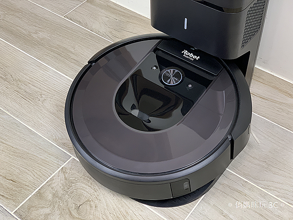 iRobot Roomba i7+ 掃地機器人開箱 (俏媽咪玩 3C) (33).png