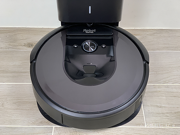 iRobot Roomba i7+ 掃地機器人開箱 (俏媽咪玩 3C) (35).png