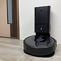 iRobot Roomba i7+ 掃地機器人開箱 (俏媽咪玩 3C) (1).png